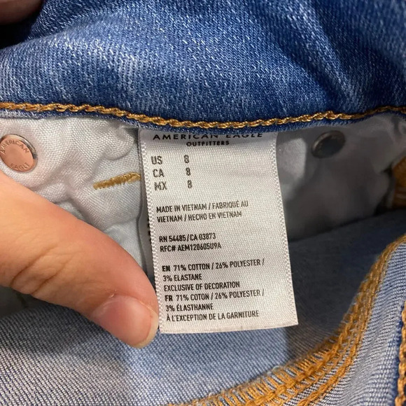 AMERICAN EAGLE Curvy Hi-Rise Shortie Jean Shorts Light Wash Size 8 Button Fly - Picture 7 of 8